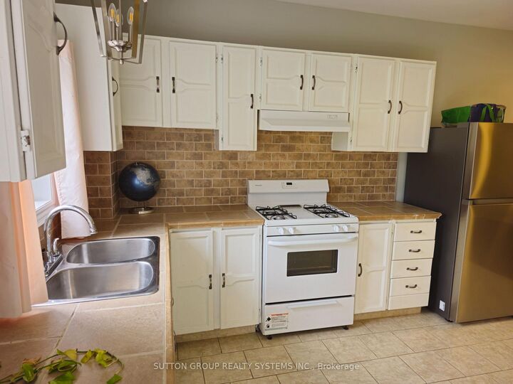 Property Photo: 8879 Heritage Road Lower ON L6Y 0E4