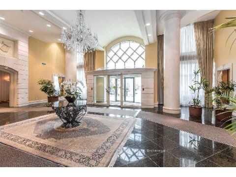 Property Photo:  23 Lorraine Drive 1809  ON M2N 6Z6 