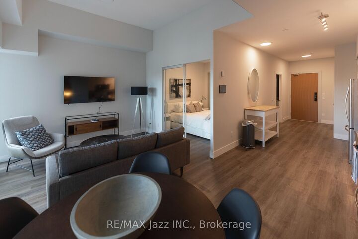 Property Photo:  80 Bond Street E 1401  ON L1G 0E6 
