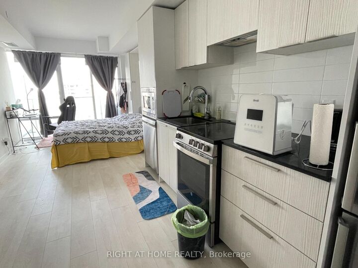 Property Photo:  501 Yonge Street 2206  ON M4Y 0G8 