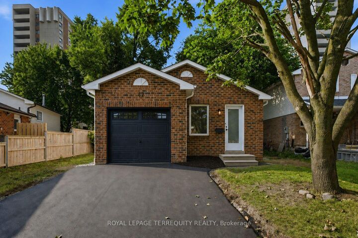 Property Photo:  42 Plumridge Court  ON L1S 3Z8 