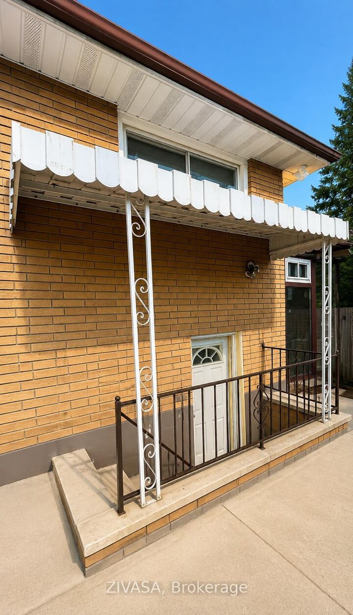 Property Photo:  94 Victor Boulevard  ON L9A 2V4 
