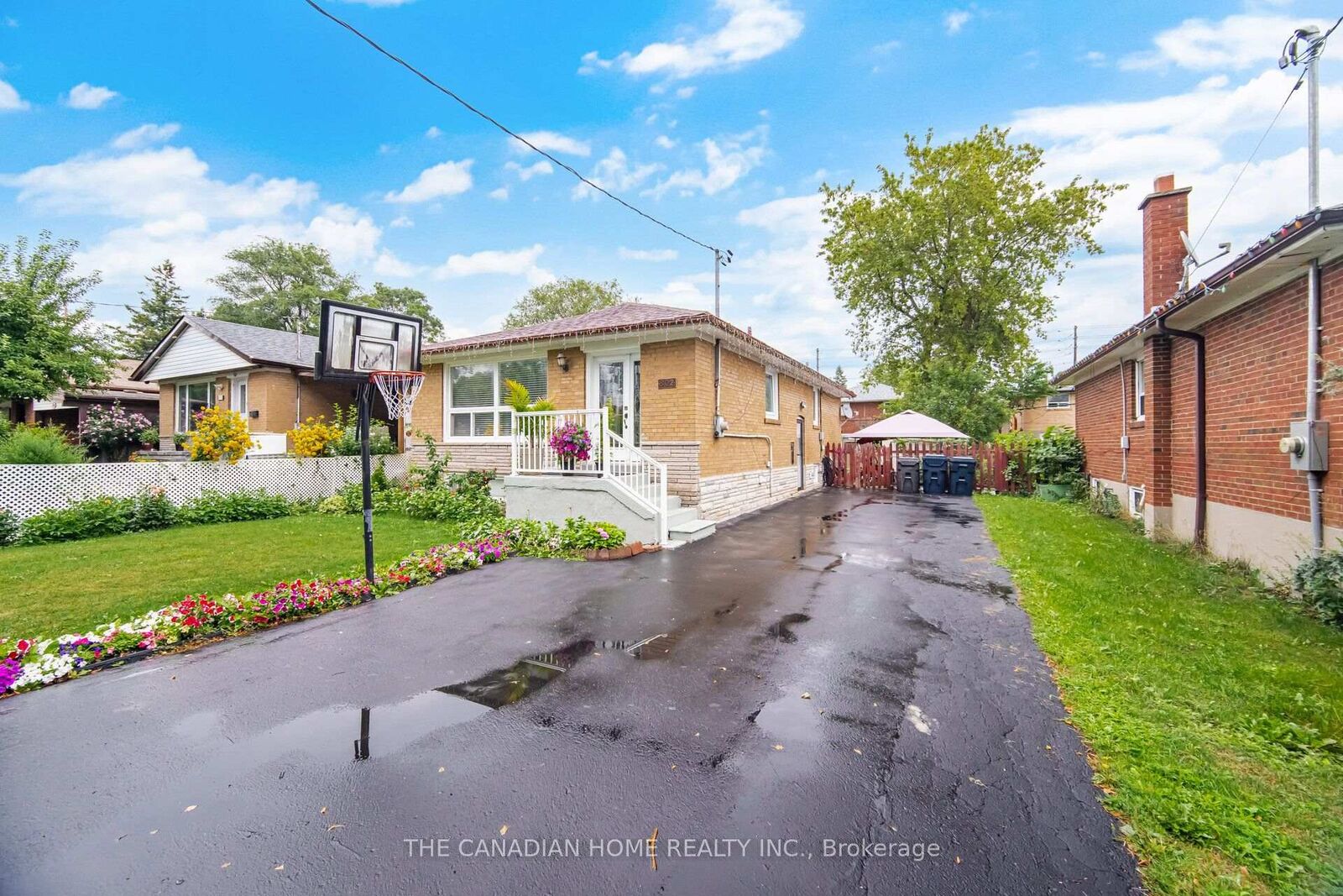 Property Photo: 802 Brimorton Drive ON M1G 2S9