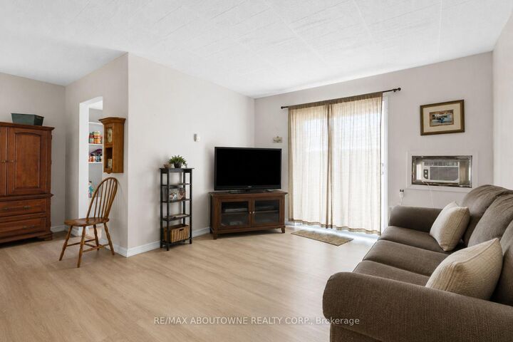 Property Photo: 73 Taylor Avenue ON N7L 2T7