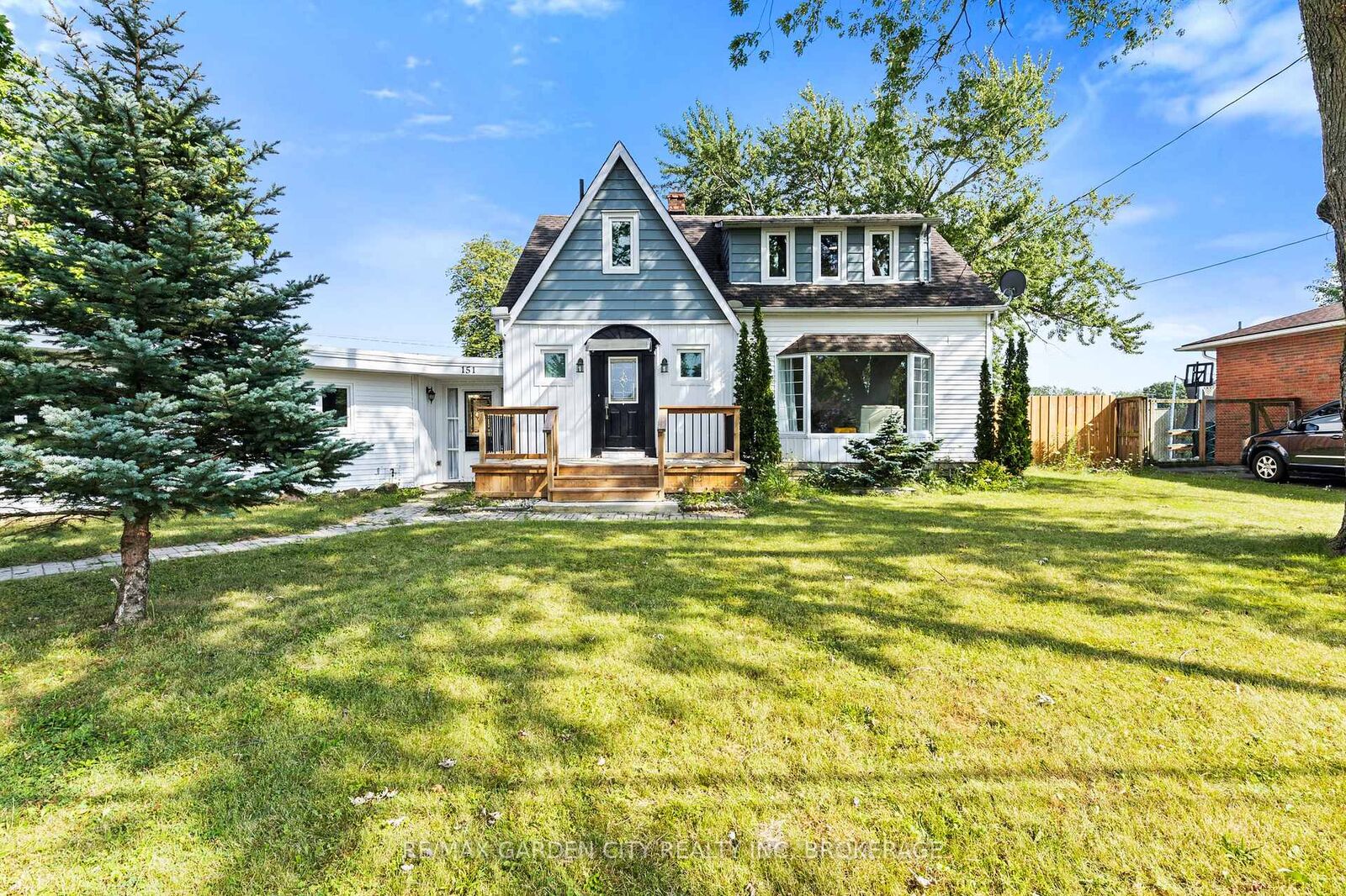 Property Photo:  151 St George Street  ON L3C 5N9 