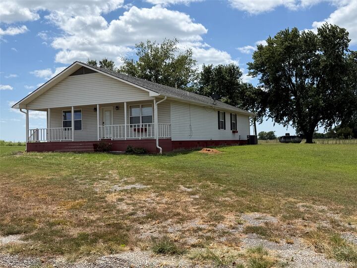 Property Photo: 438505 E 370 Road OK 74330