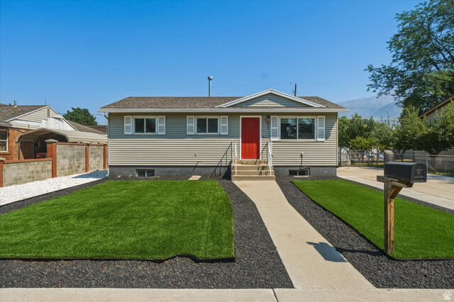 Property Photo: 864 W 530 N UT 84057