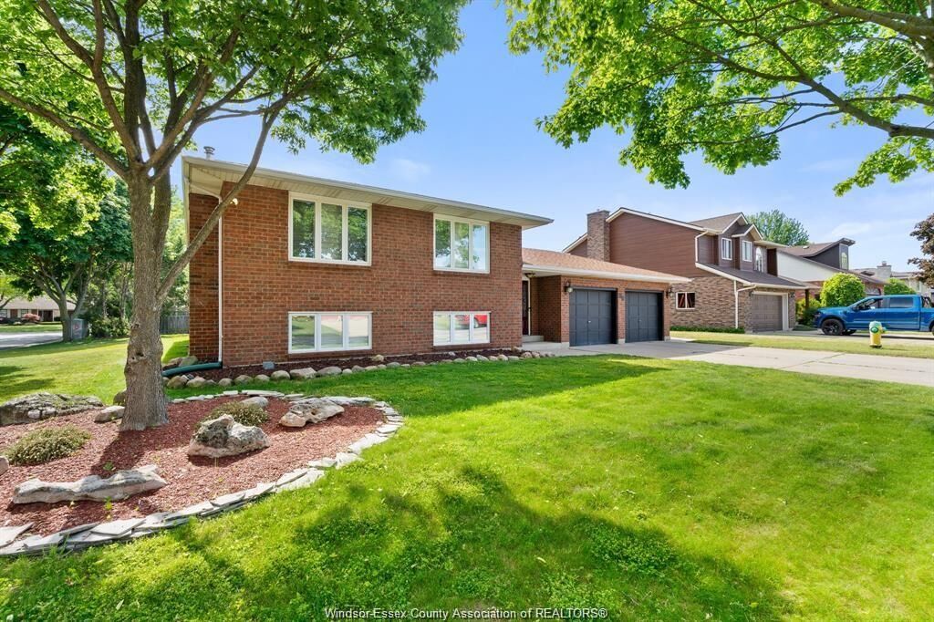 Property Photo: 36 Cherrywood ON N8H 4Z9