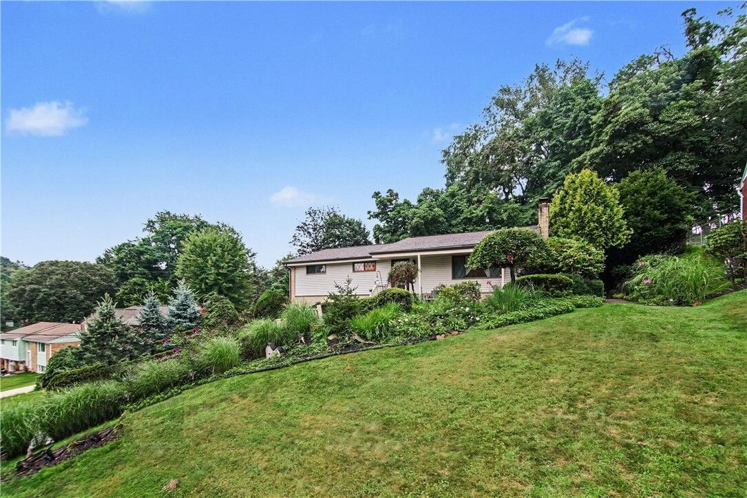 Property Photo: 405 Peters Drive PA 15116