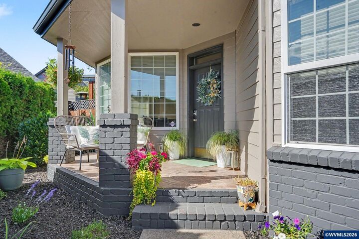 Property Photo:  2337 Margarett St NW  OR 97304 