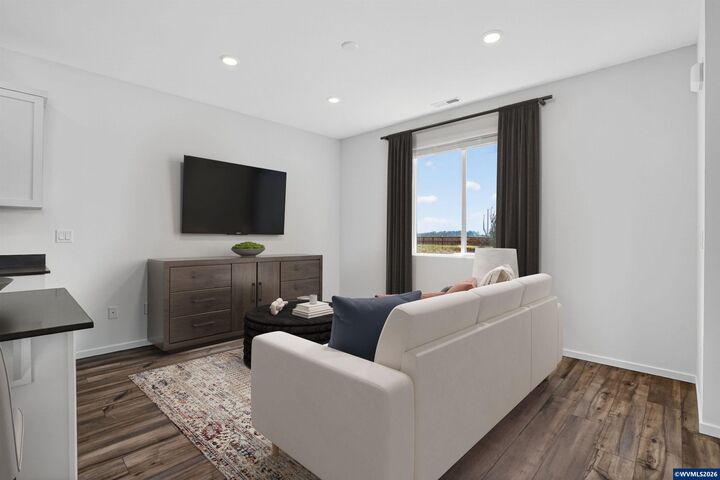 Property Photo:  1084 Drake Ln  OR 97071 
