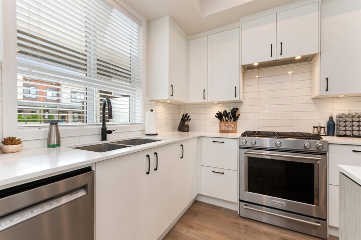 Property Photo:  45500 Campus Drive 30  BC V2R 6E9 