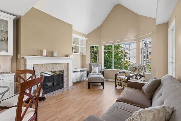Property Photo: 2059 Chesterfield Avenue 505 BC V7M 2P4