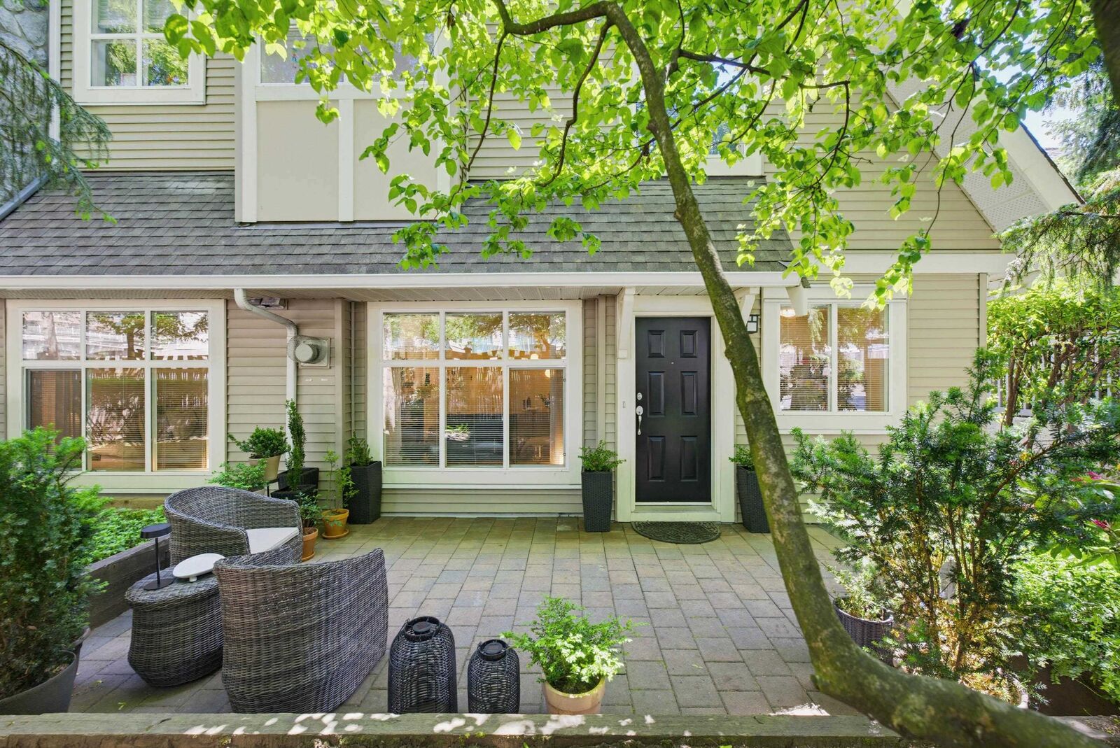 Property Photo:  1071 Lynn Valley Road 2  BC V7J 1Z6 
