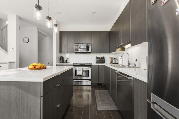 Property Photo: 19505 68A Avenue 1 BC V4N 6K3