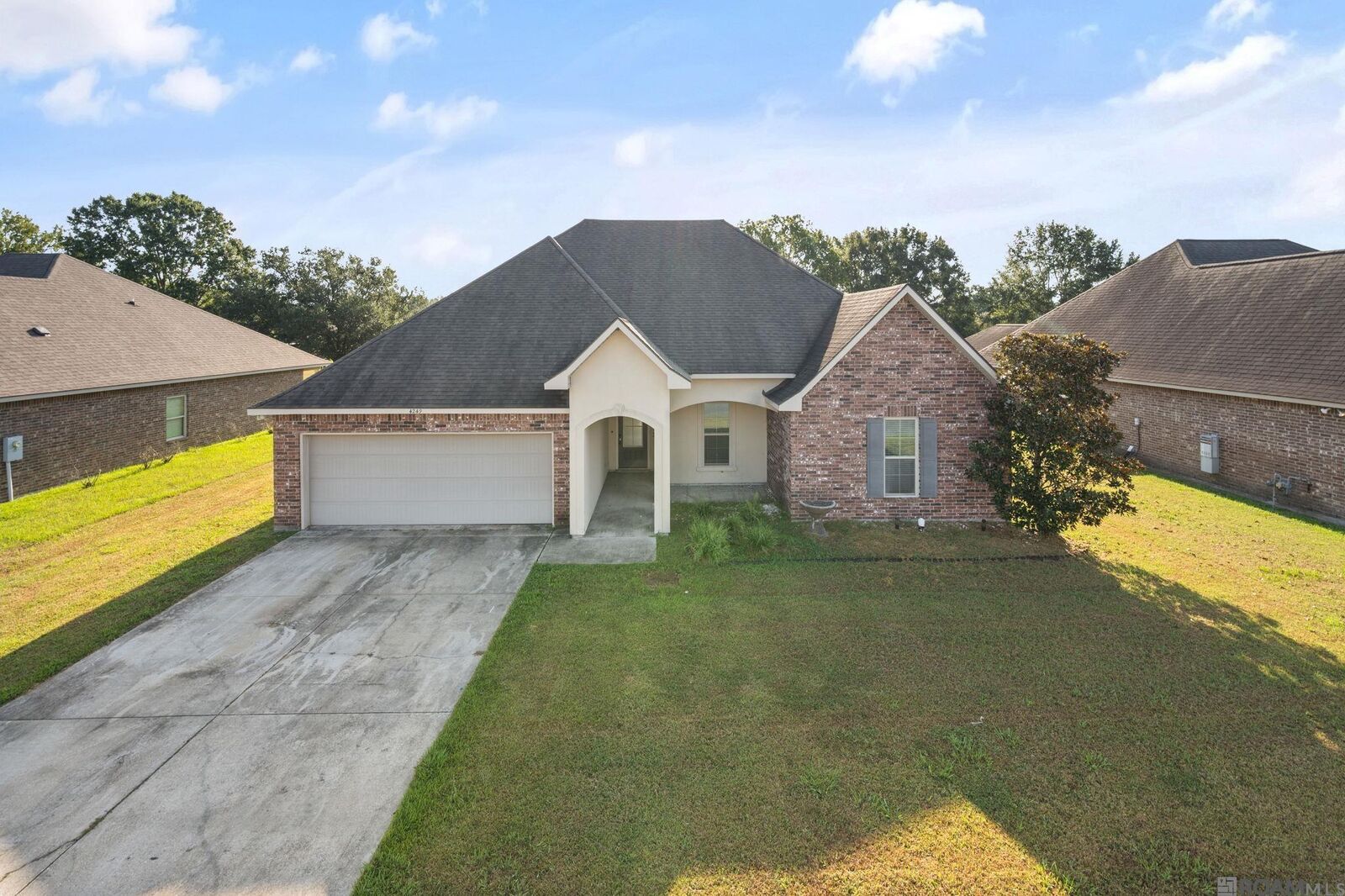 Property Photo: 42499 Wynstone Dr LA 70769