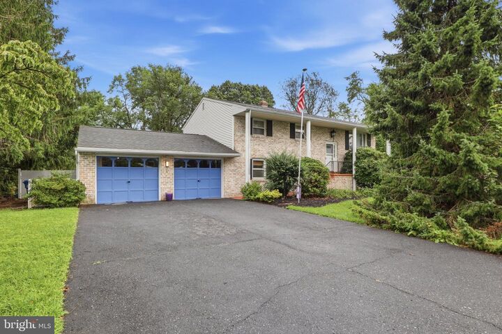 Property Photo:  426 Jennifer Drive  PA 17070 