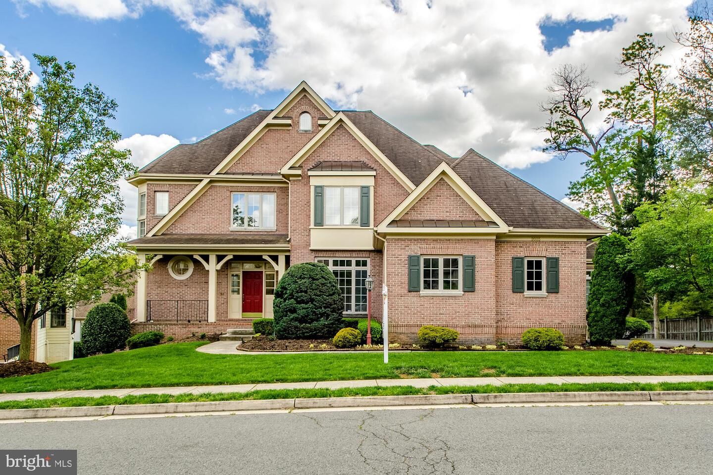 Property Photo: 9005 Edgepark Road VA 22182