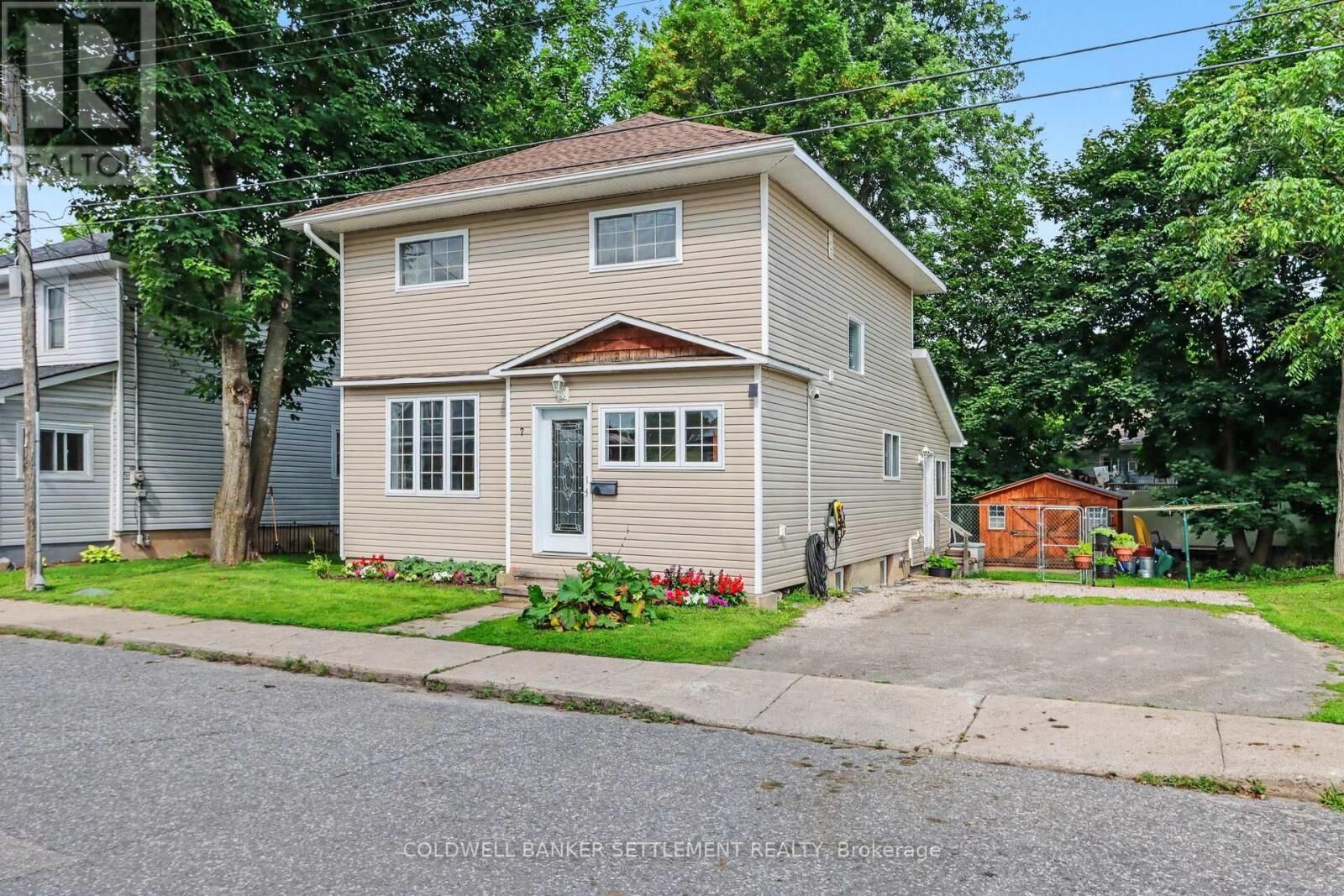 Property Photo: 7 Alvin Street ON K7H 2V8