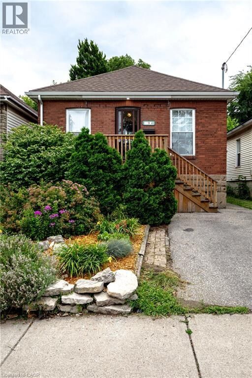 Property Photo:  94 Edgemont Street North  ON L8H 4C8 