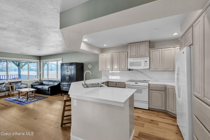 Property Photo:  4549 S Arrow Point Dr Apt 201  ID 83833 