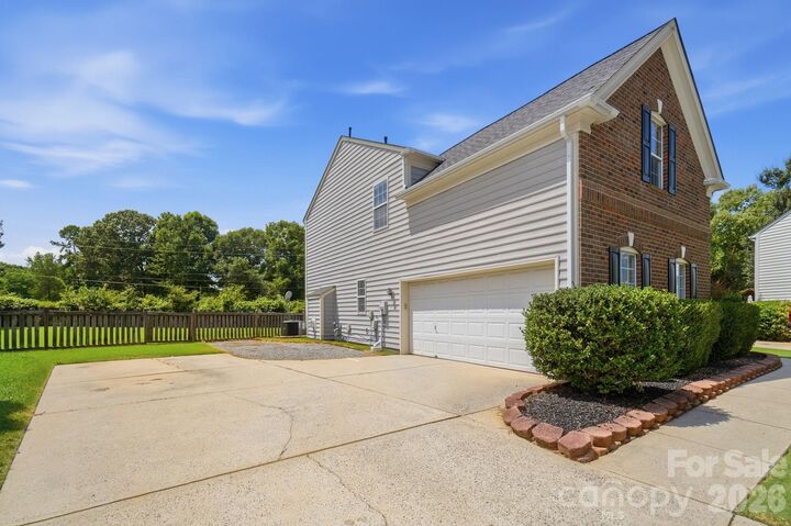 Property Photo: 7724 Dinniston Drive NC 28078