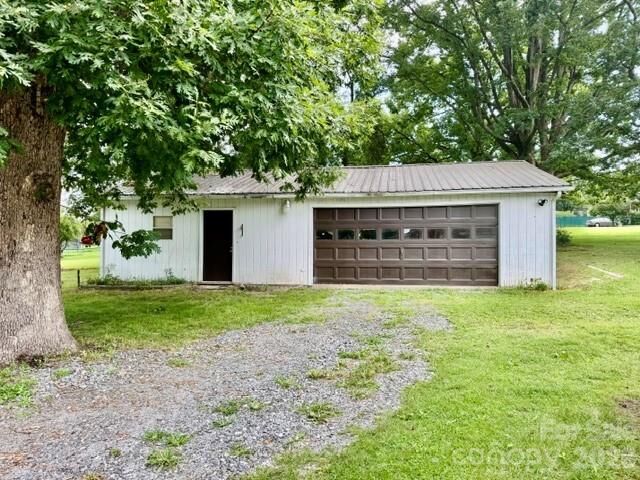 Property Photo: 3839 1st Avenue NW NC 28601