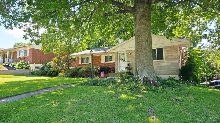 Property Photo:  5615 Sprucewood Drive  OH 45239 