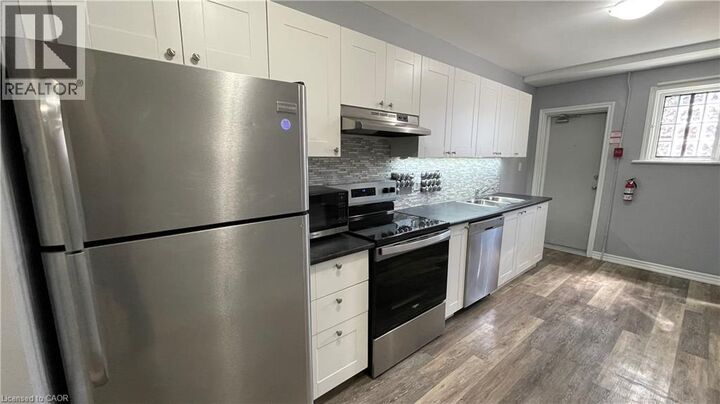 Property Photo:  468 Main Street East 15  ON L8N 1K6 