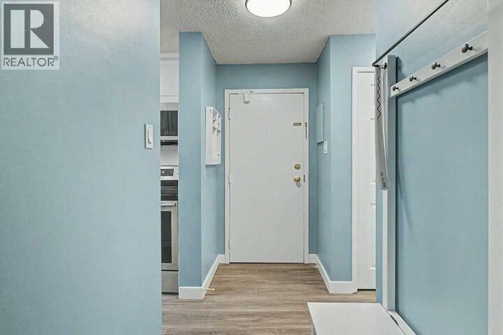 Property Photo:  723 57 Avenue Southwest  AB T2V 4Z3 
