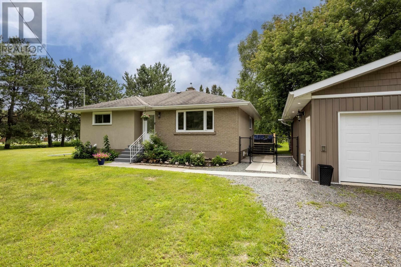 Property Photo:  2312 Rosslyn Rd  ON P7K 1G7 