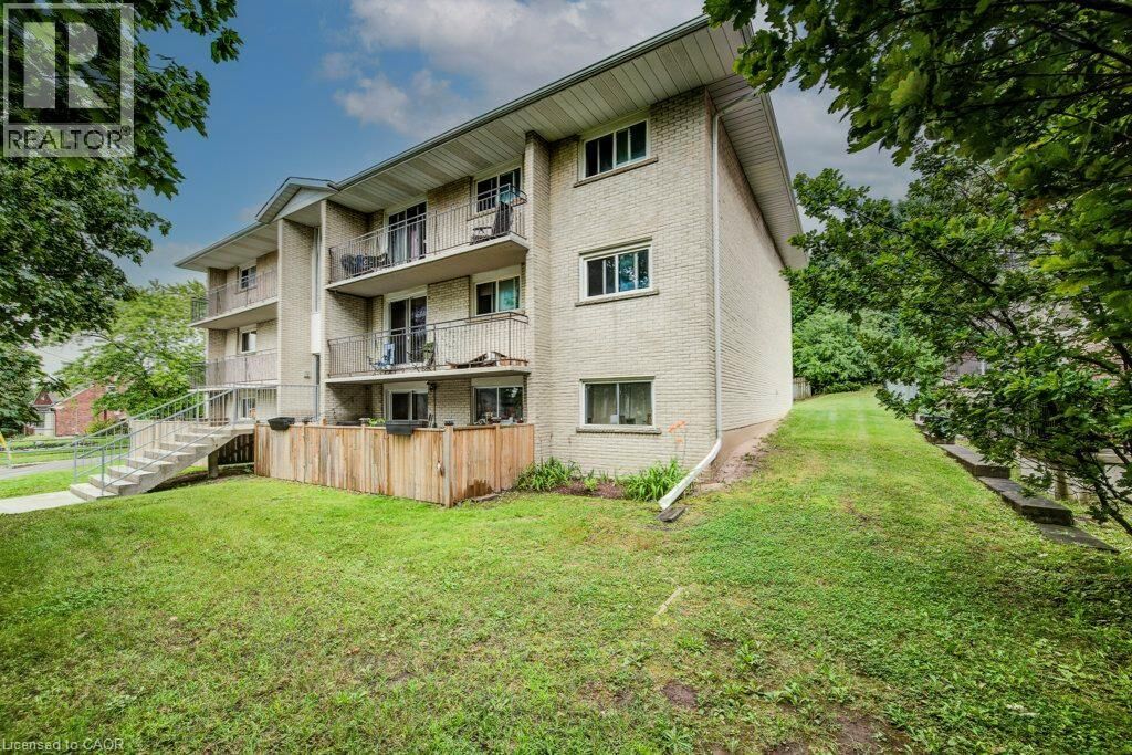 Property Photo:  317 Erb Street West 10  ON N2L 1W4 
