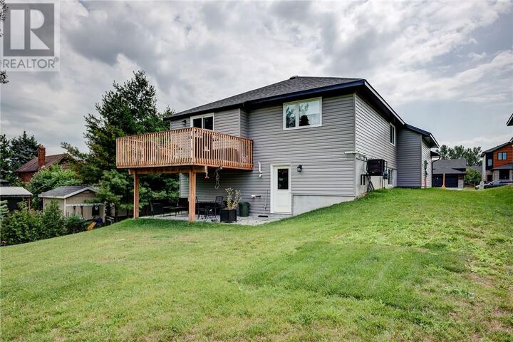 Property Photo:  854 Woodbine Avenue  ON P3A 0E1 