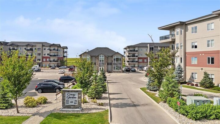 Property Photo: 50 Philip Lee Drive MB R3W 0P7