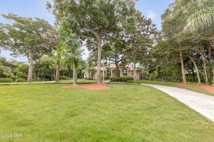 Property Photo: 5842 Spruce Creek Woods Drive FL 32127
