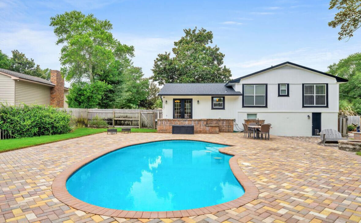Property Photo: 536 Benning Drive FL 32541