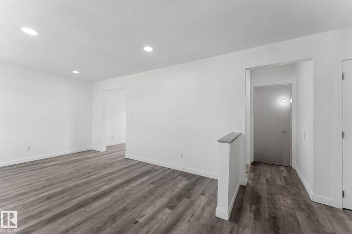 Property Photo: 7823 136 Avenue NW AB T5C 2K8