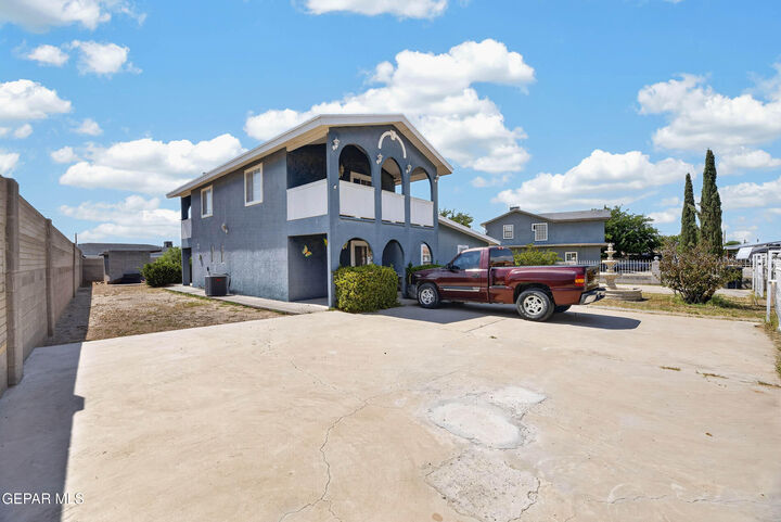 Property Photo: 725 Oro Place TX 79928