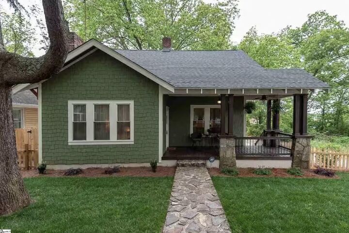 Property Photo:  913 Hampton Avenue  SC 29601 