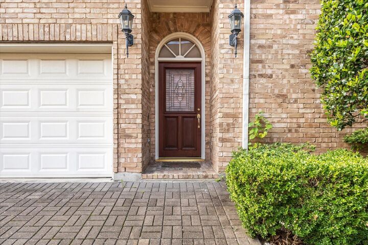 Property Photo:  2838 Briarhurst Park  TX 77057 