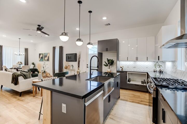 Property Photo:  5502 Texas Street  TX 77011 