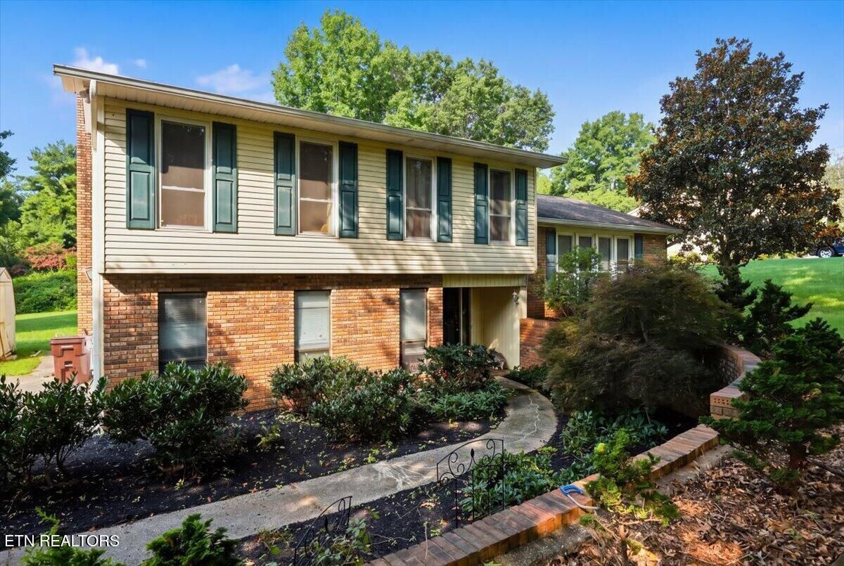 Property Photo: 1909 Grenada Blvd TN 37922