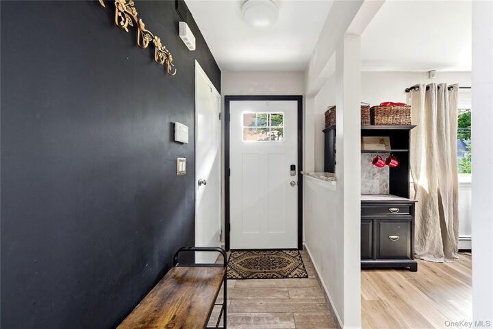 Property Photo:  8 Roberts Street  NY 11950 