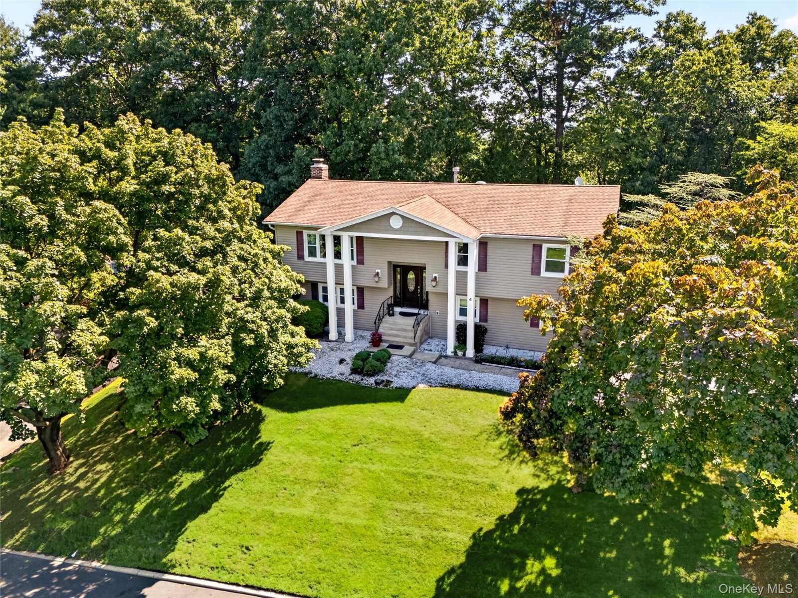 Property Photo:  4 Rockridge Drive  NY 10984 