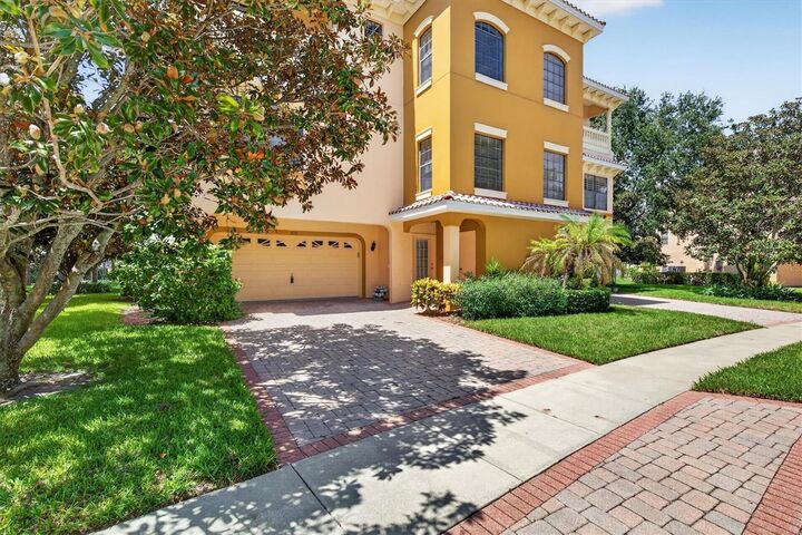 Property Photo: 1652 Citrine Trail FL 34689