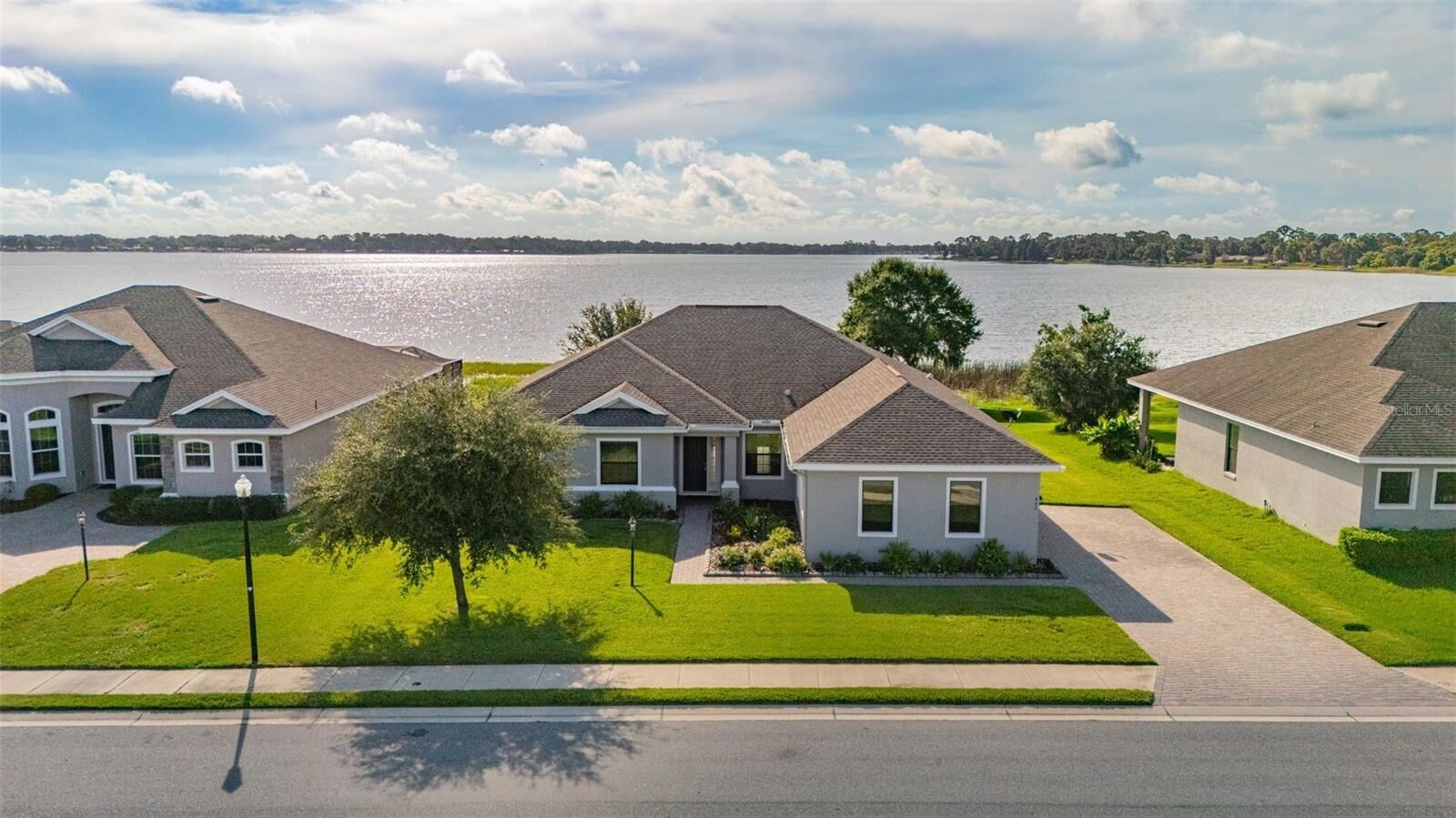 Property Photo: 473 Lake View Way FL 33823