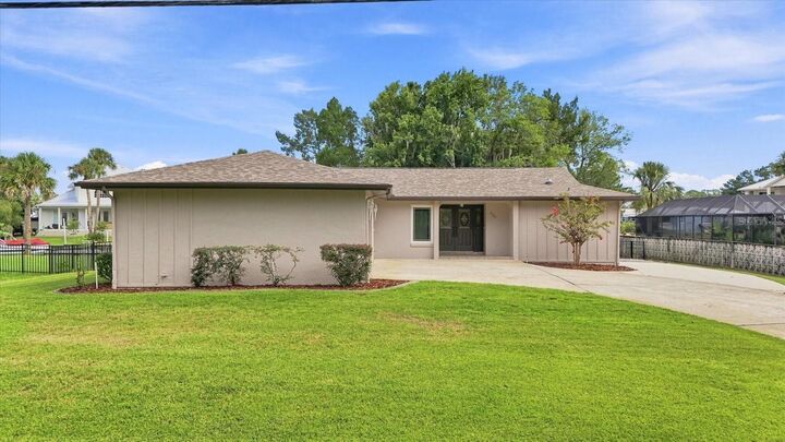 Property Photo: 220 SE Kings Bay Drive FL 34429