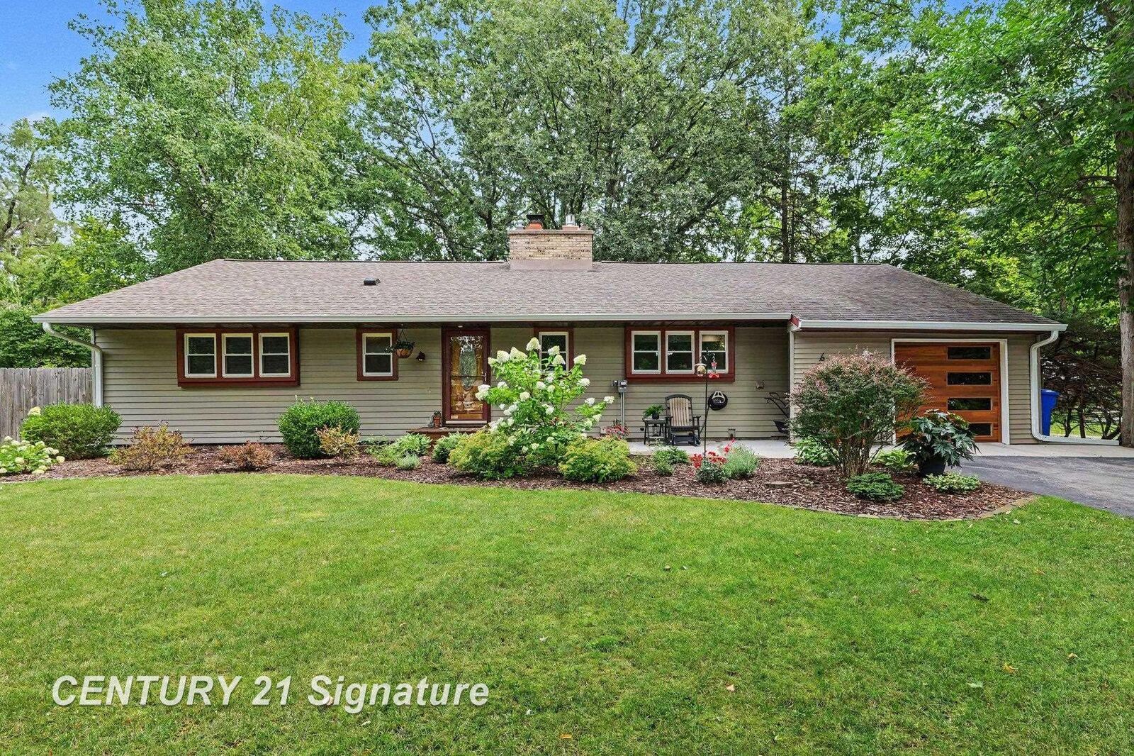 Property Photo:  608 Hillcrest Road  MI 48640 