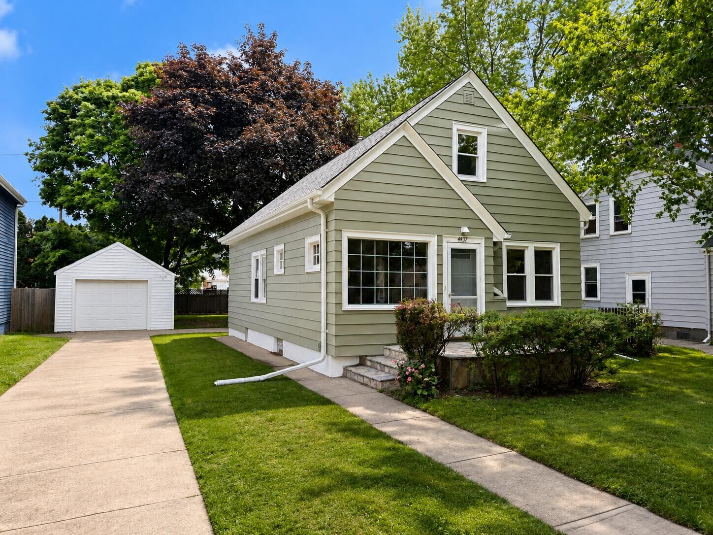 Property Photo:  4937 N Hollywood Ave  WI 53217 