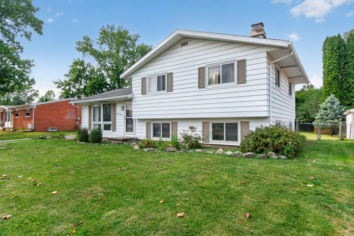 Property Photo: 1286 W Southfield Drive MI 49203